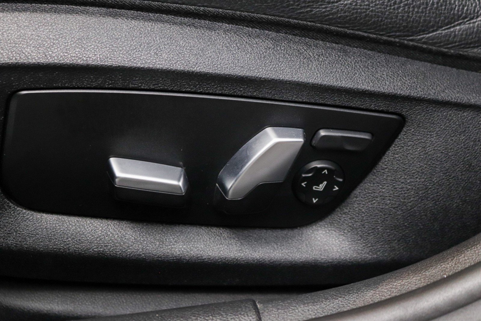 Used 2021 BMW 540i w/ Executive Package RWD image 26