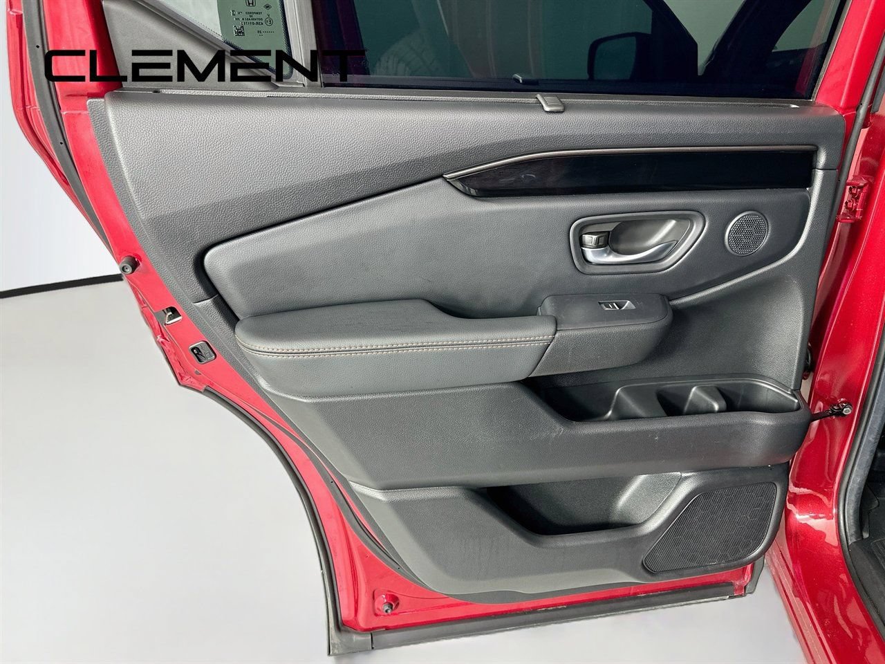 Used 2025 Honda Pilot TrailSport image 31
