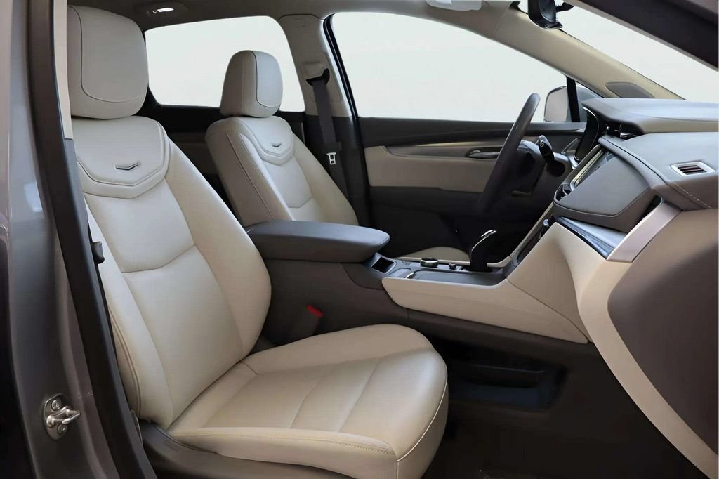 Used 2025 Cadillac XT5 Premium Luxury w/ Technology Package FWD image 16