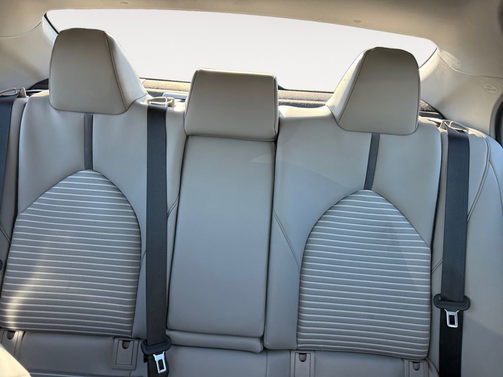 Used 2021 Toyota Camry SE w/ Cold Weather Package image 13