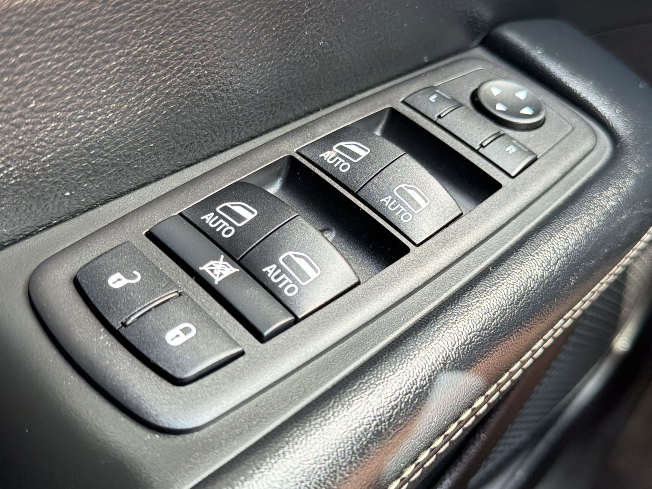Used 2020 Chrysler Pacifica Touring-L Plus w/ S Appearance Package FWD image 24