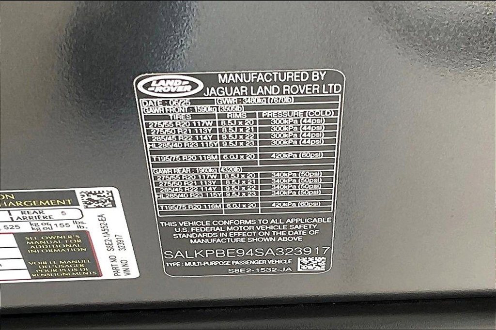 New 2025 Land Rover Range Rover Long Wheelbase SE image 13