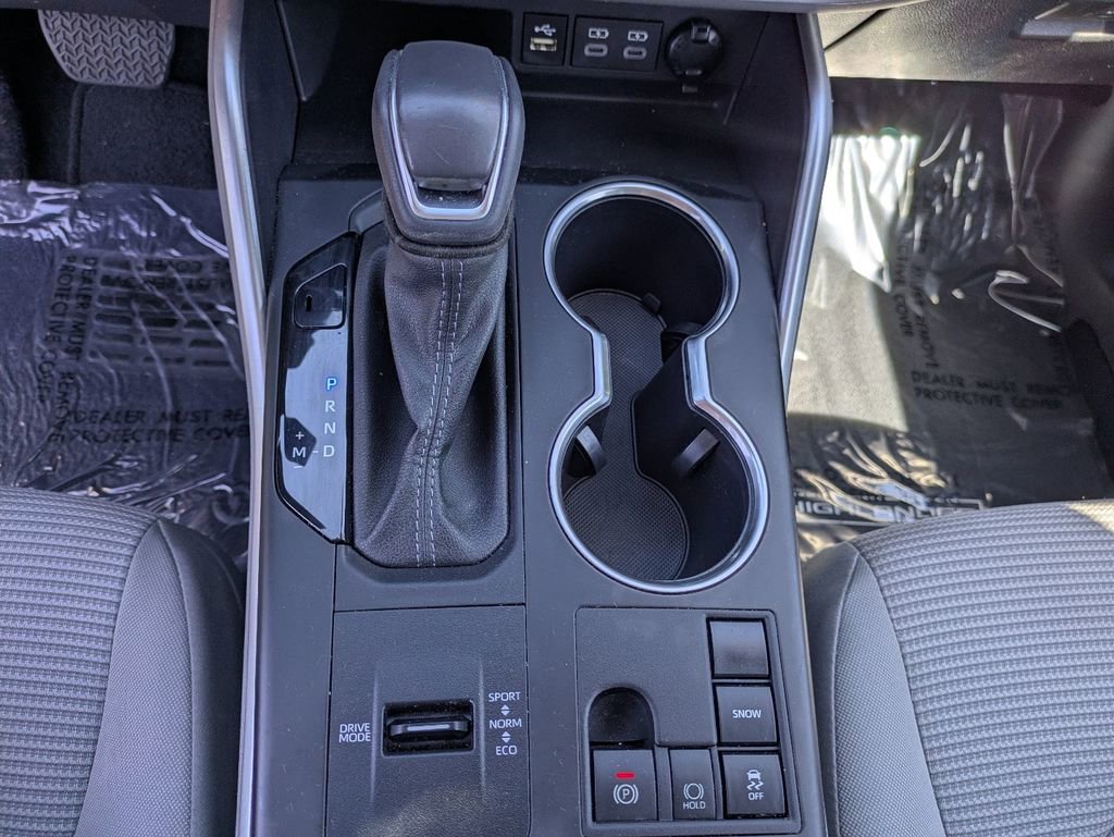 Used 2024 Toyota Highlander LE image 19