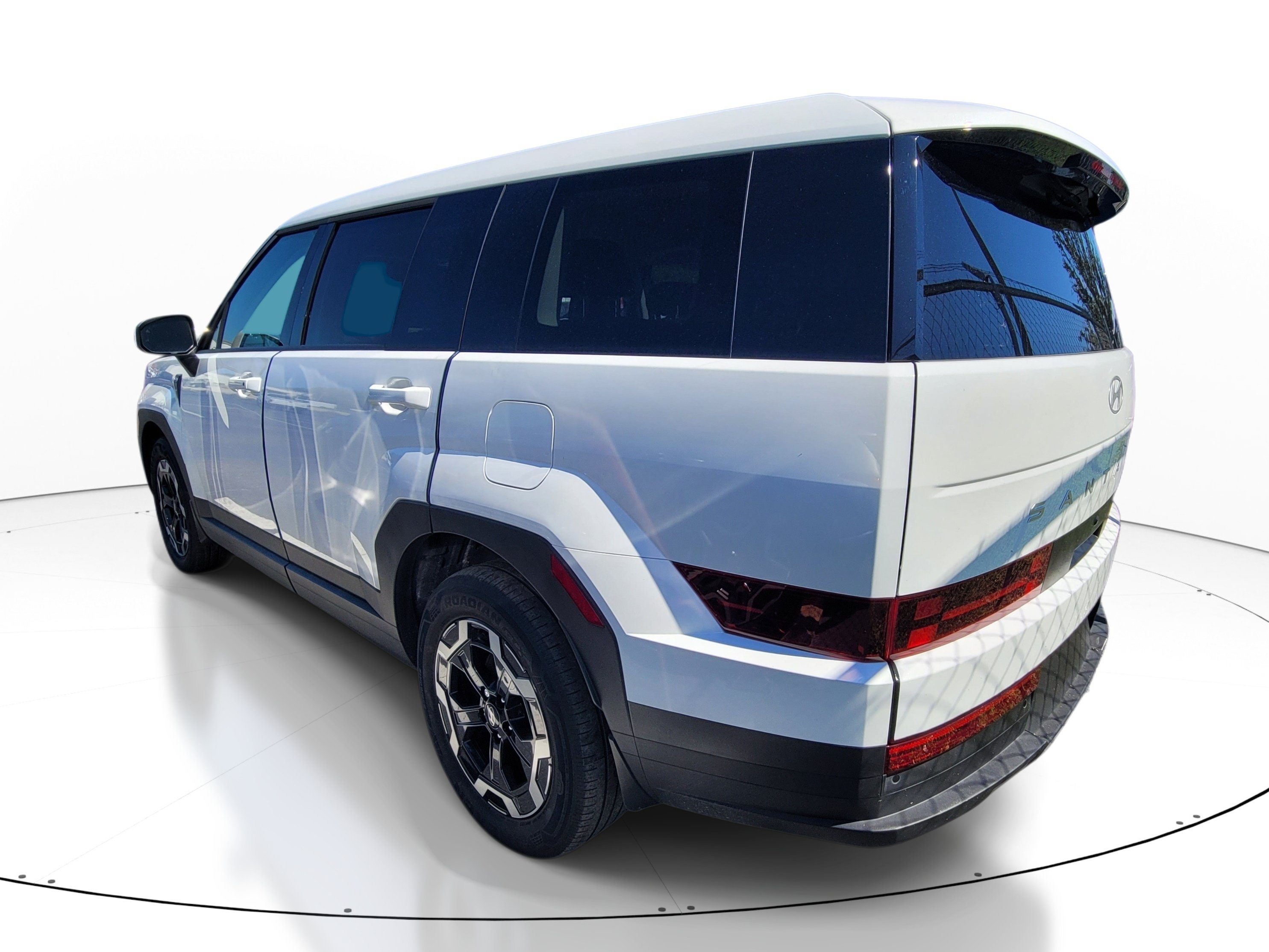 Used 2025 Hyundai Santa Fe SE FWD image 6