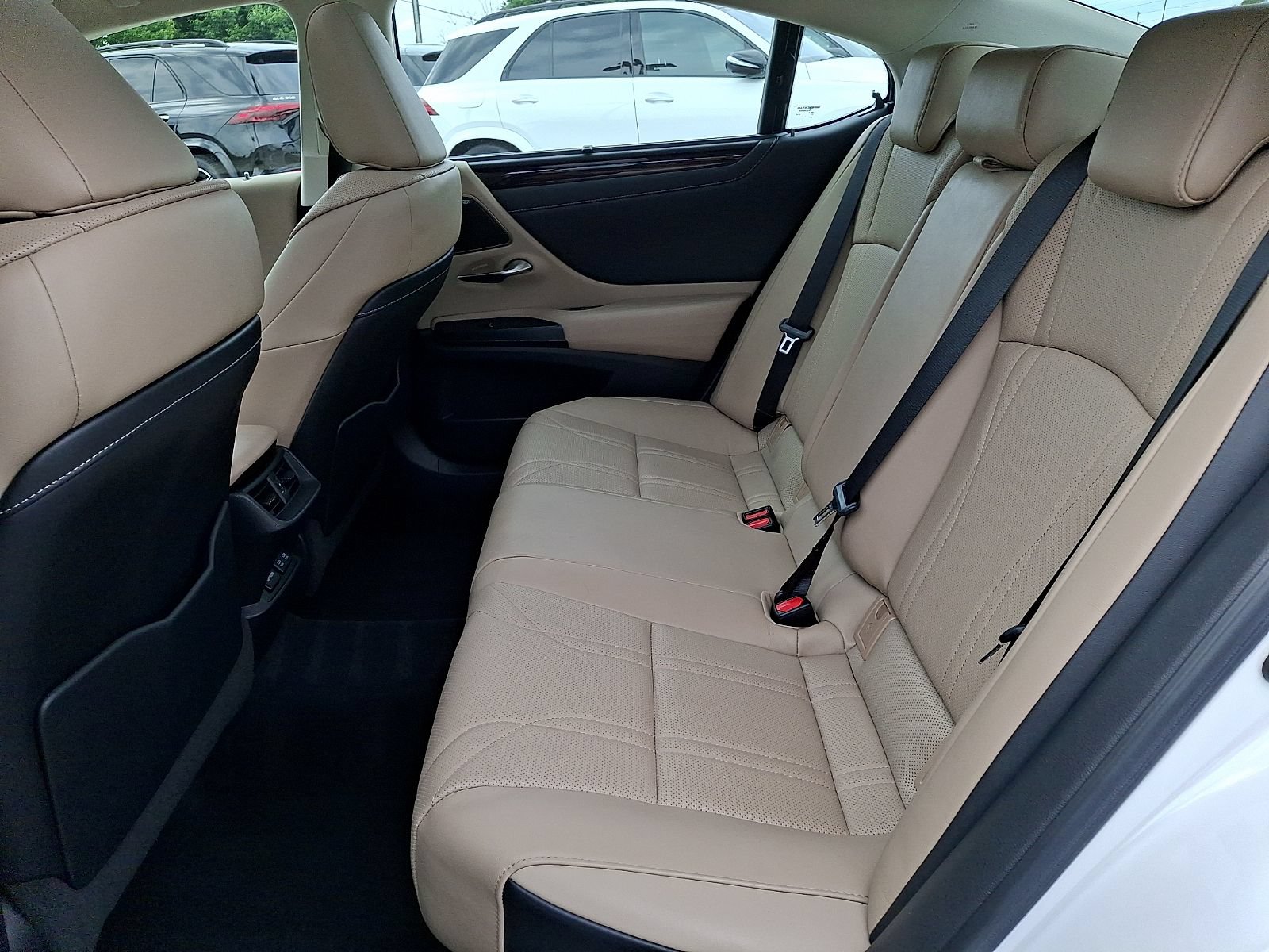 Used 2021 Lexus ES 350 Ultra Luxury w/ Accessory Package 2 FWD image 10