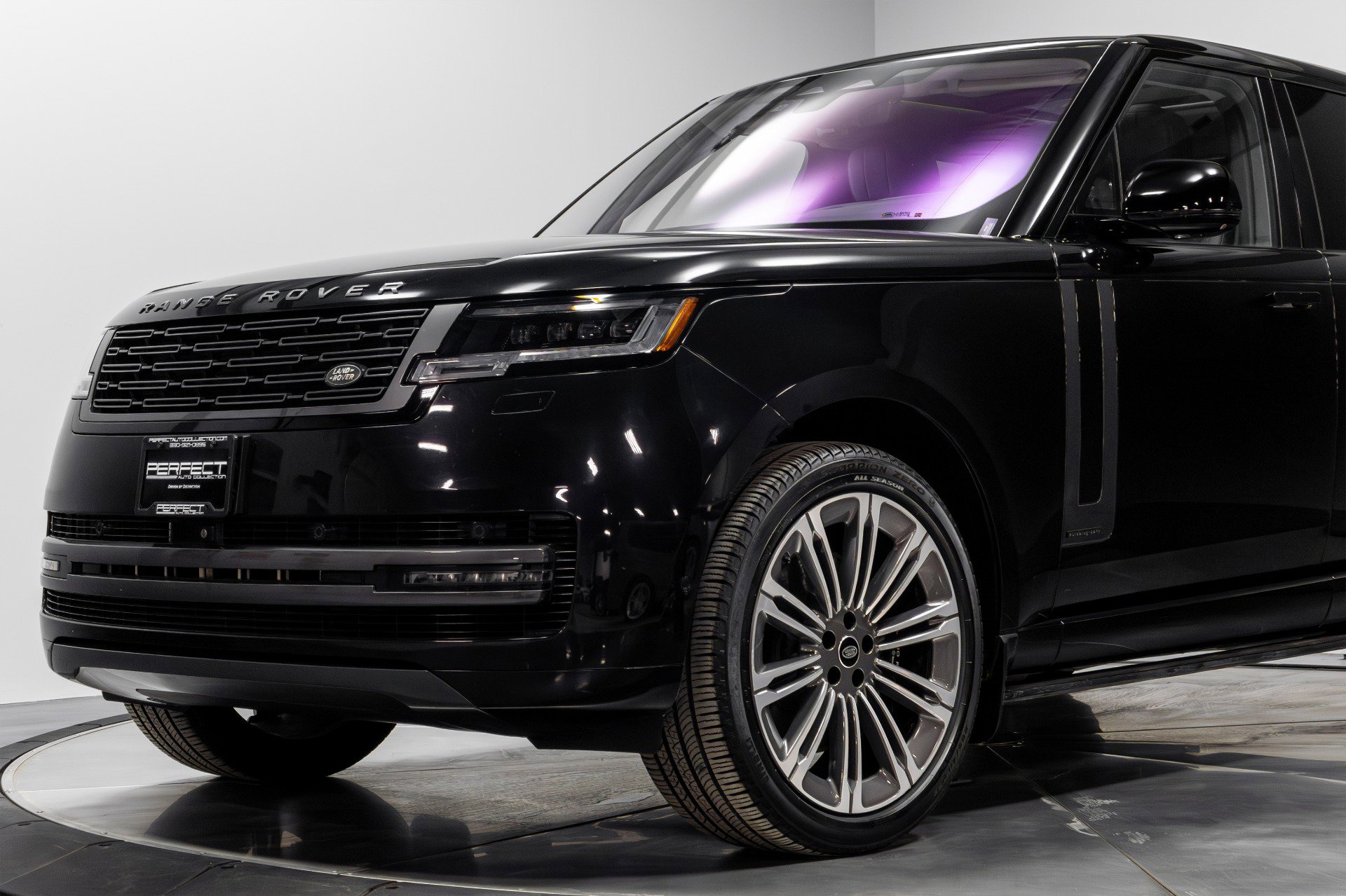 Used 2023 Land Rover Range Rover Autobiography image 4