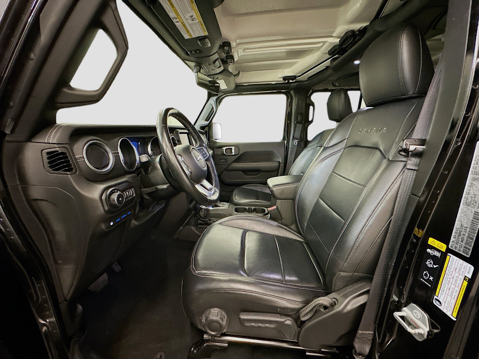 Used 2022 Jeep Wrangler Sahara w/ Cold Weather Group image 13