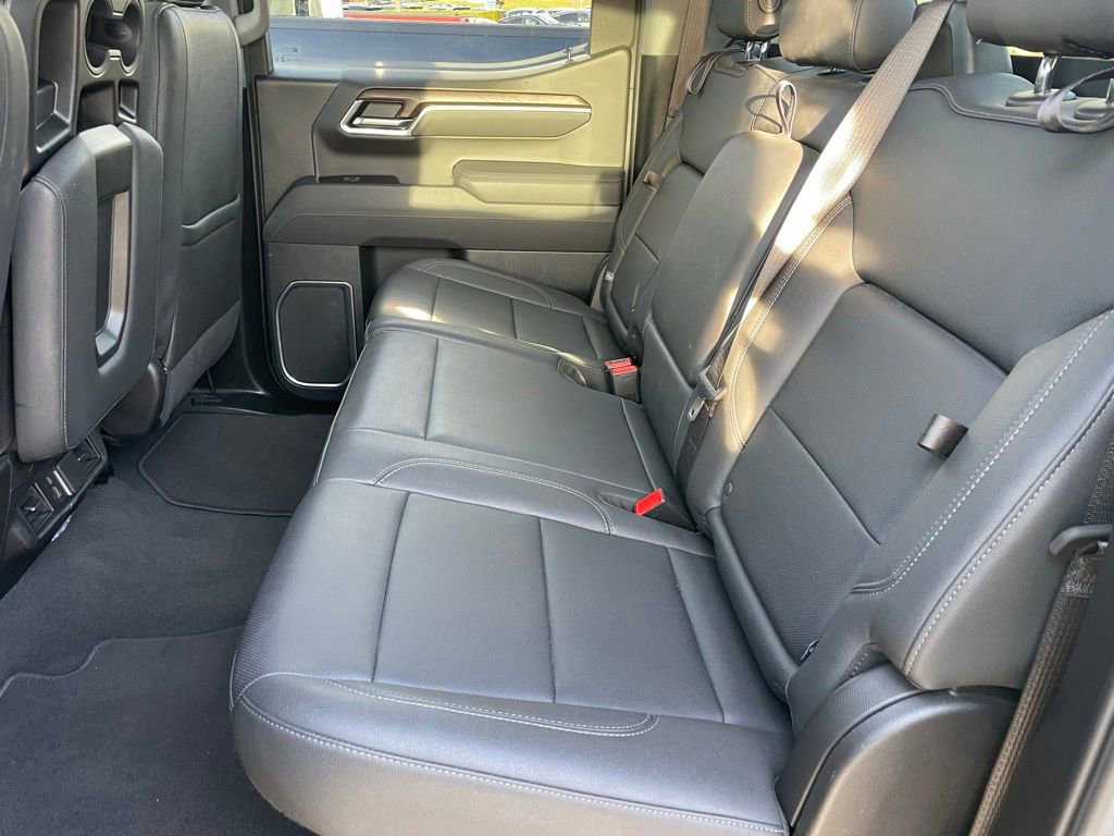 Used 2025 GMC Sierra 1500 SLT image 5