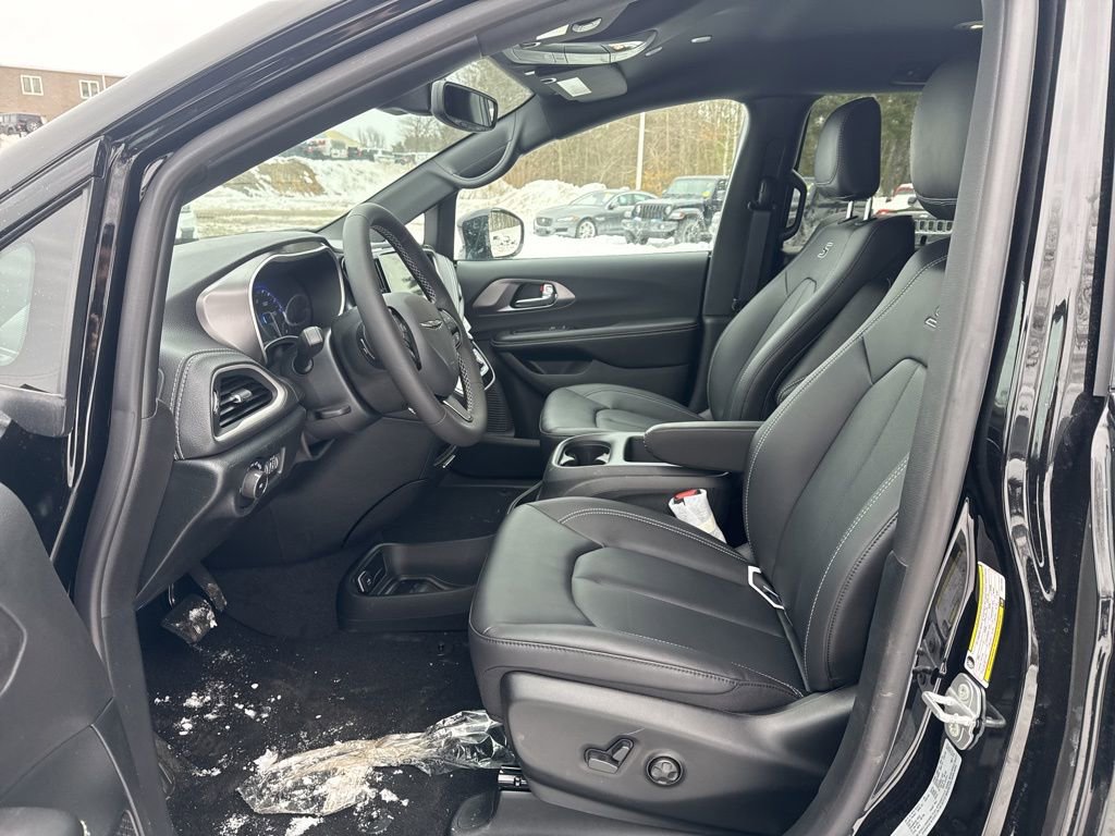 New 2026 Chrysler Pacifica Select image 17