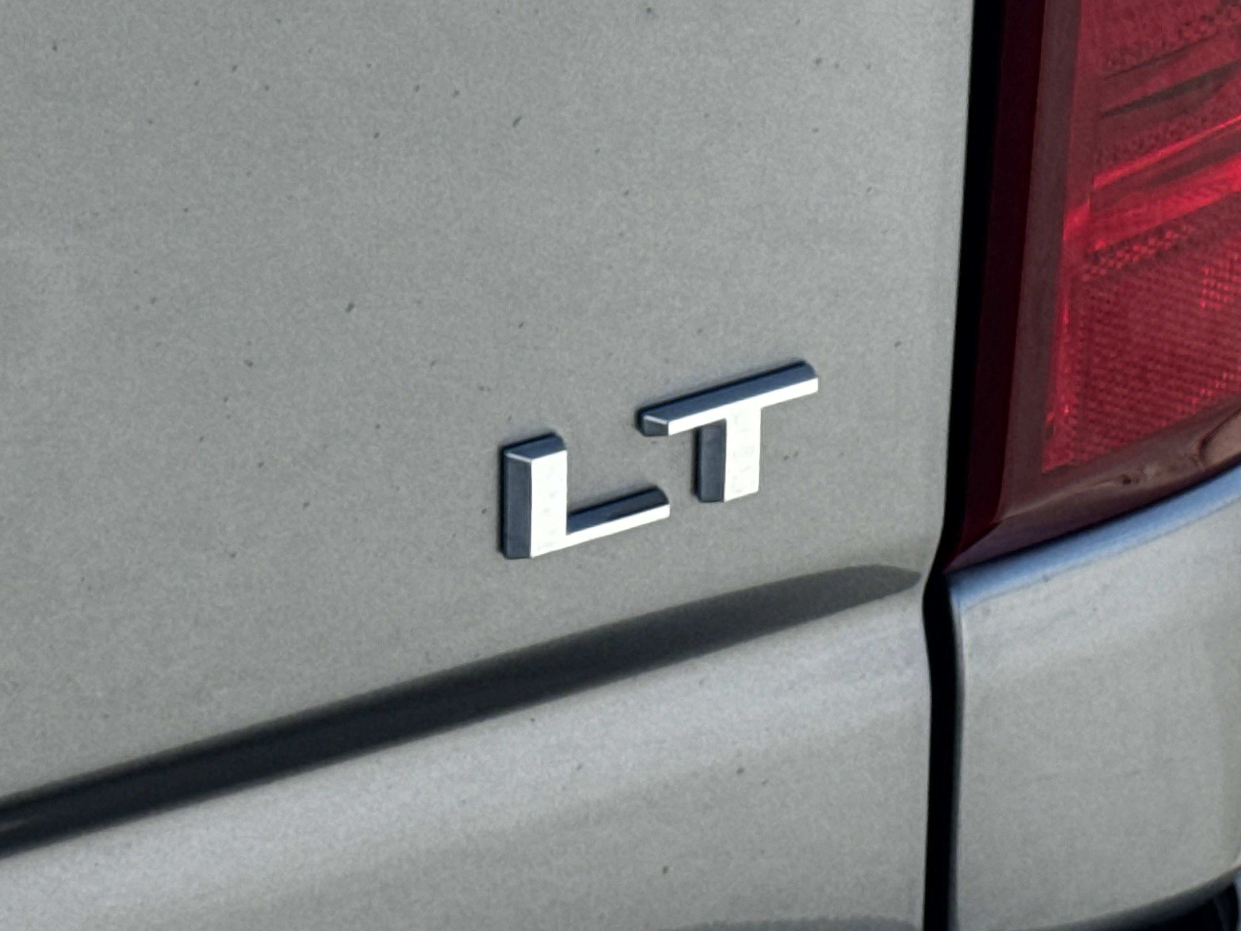 Used 2025 Chevrolet Silverado 2500 LT w/ Convenience Package image 12