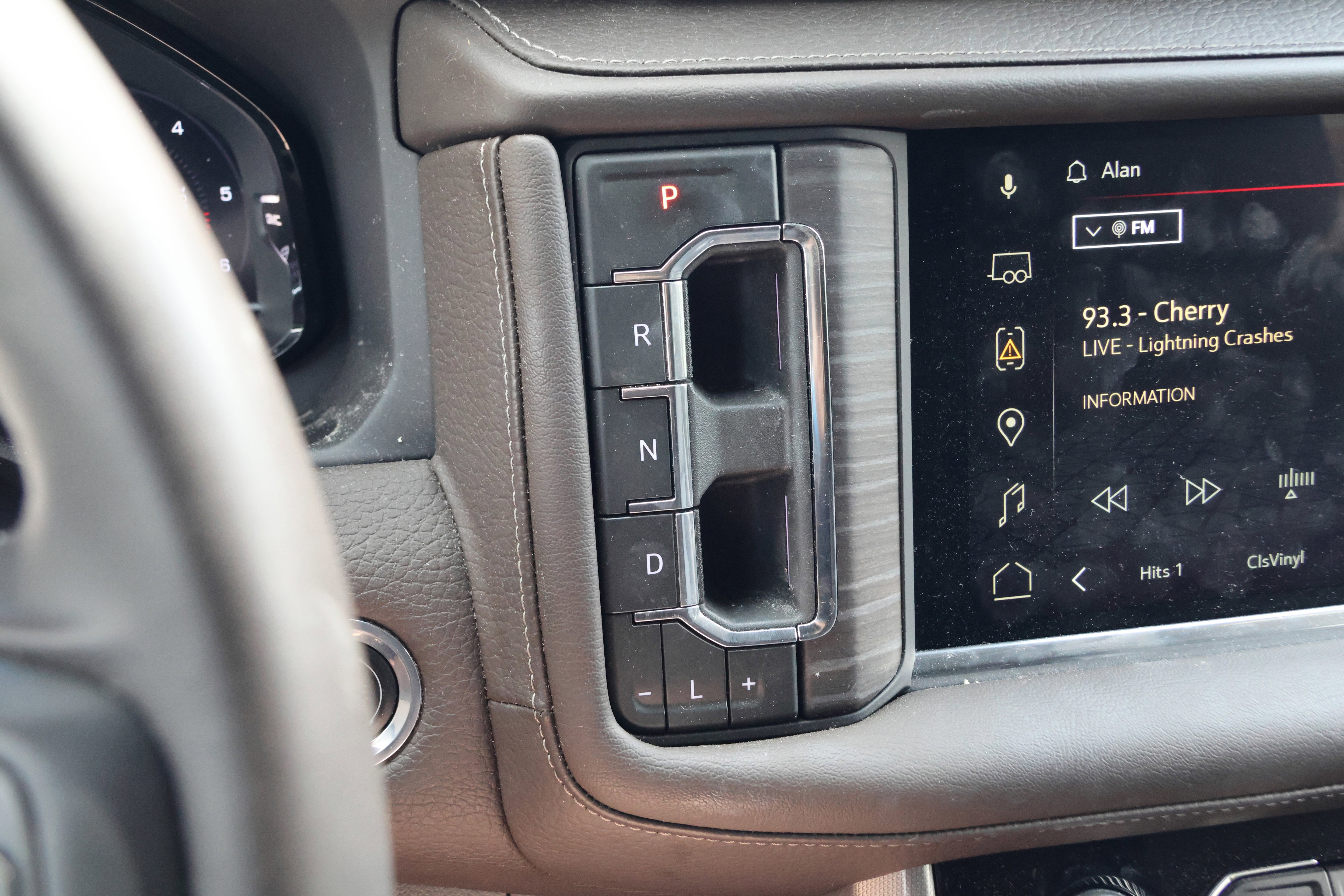 Used 2023 GMC Yukon XL Denali AWD/4WD image 24