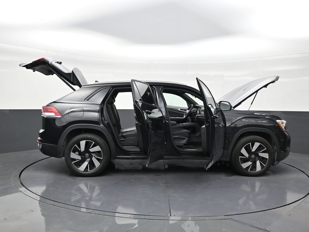 Used 2024 Volkswagen Atlas Cross Sport SE FWD image 29
