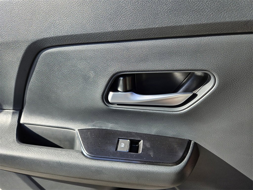 New 2026 Nissan Kicks SR image 7