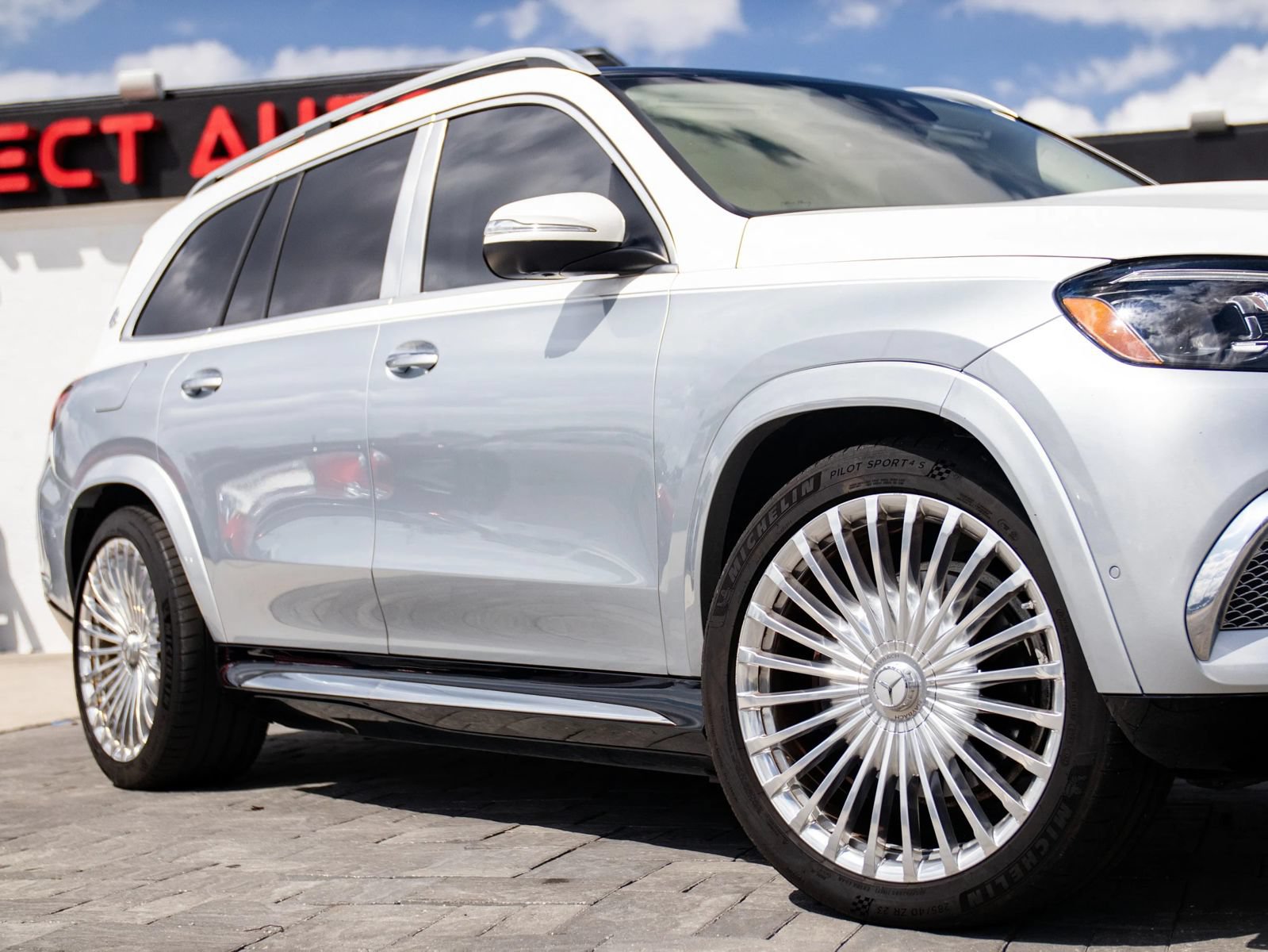 Used 2022 Mercedes-Benz Maybach GLS 600 4MATIC image 4