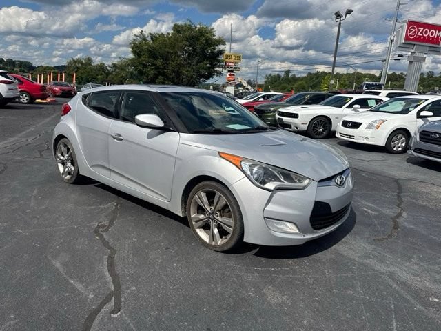 Used 2014 Hyundai Veloster w/ Style Package 02 FWD image 2