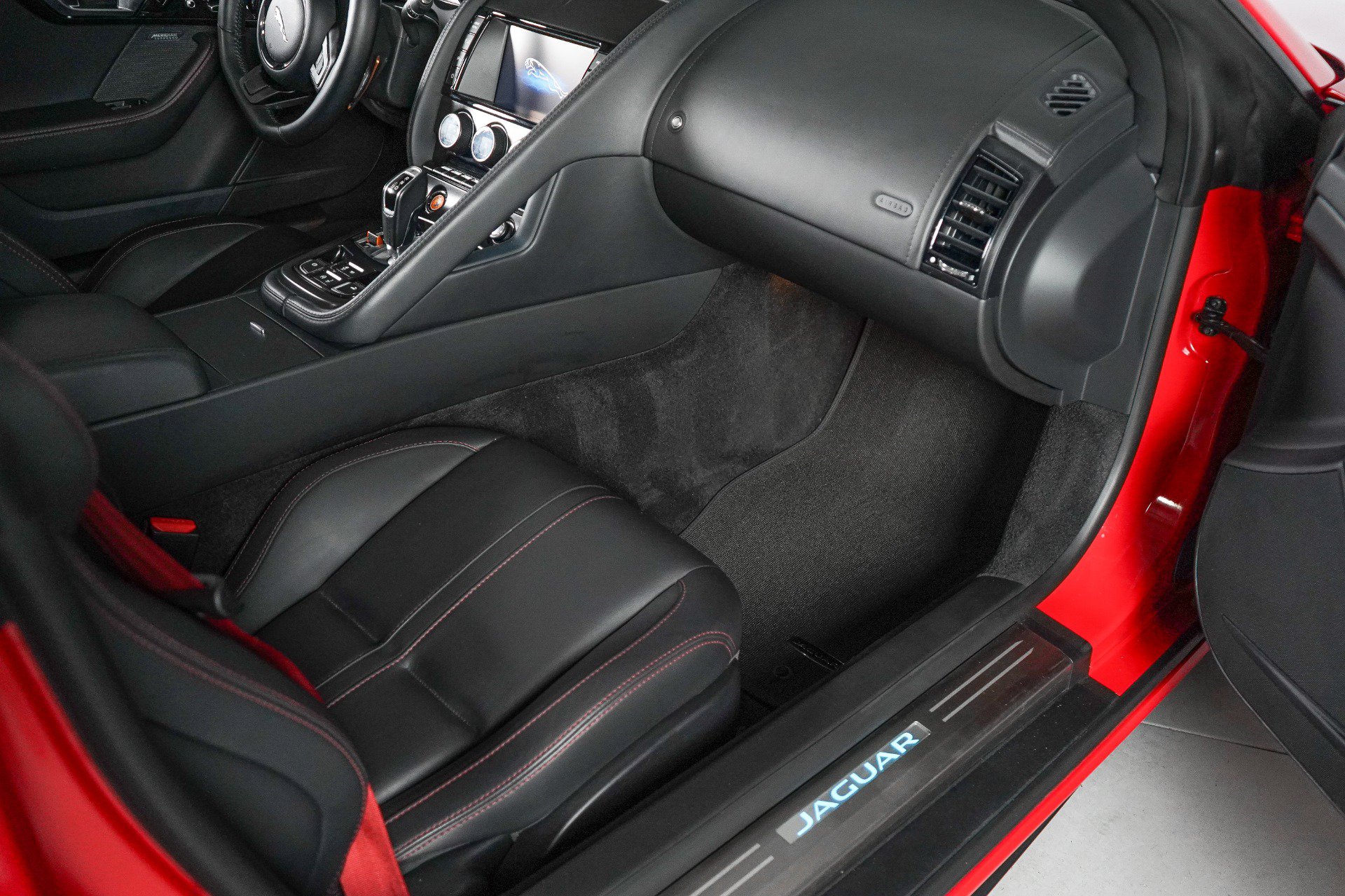 Used 2014 Jaguar F-TYPE S RWD image 53