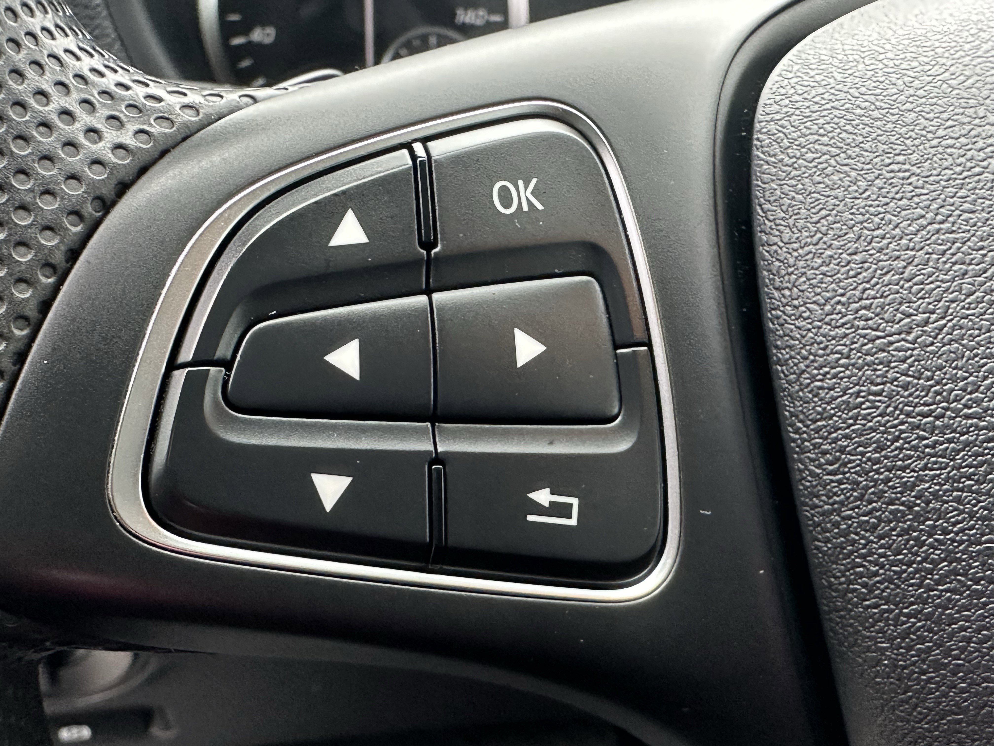 Used 2023 Mercedes-Benz Metris image 25