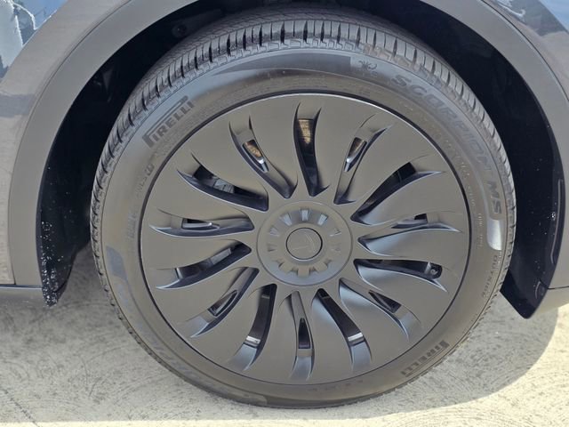 Used 2024 Tesla Model Y Long Range image 8