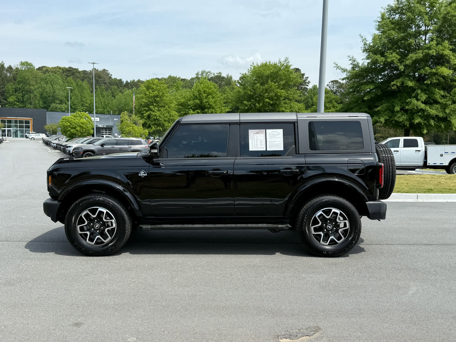 Used 2024 Ford Bronco Outer Banks image 2