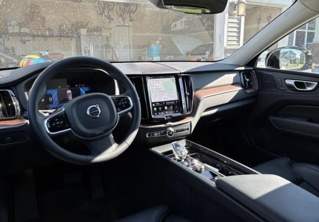 Used 2024 Volvo XC60 B5 Ultimate w/ Protection Package Premier AWD/4WD image 3