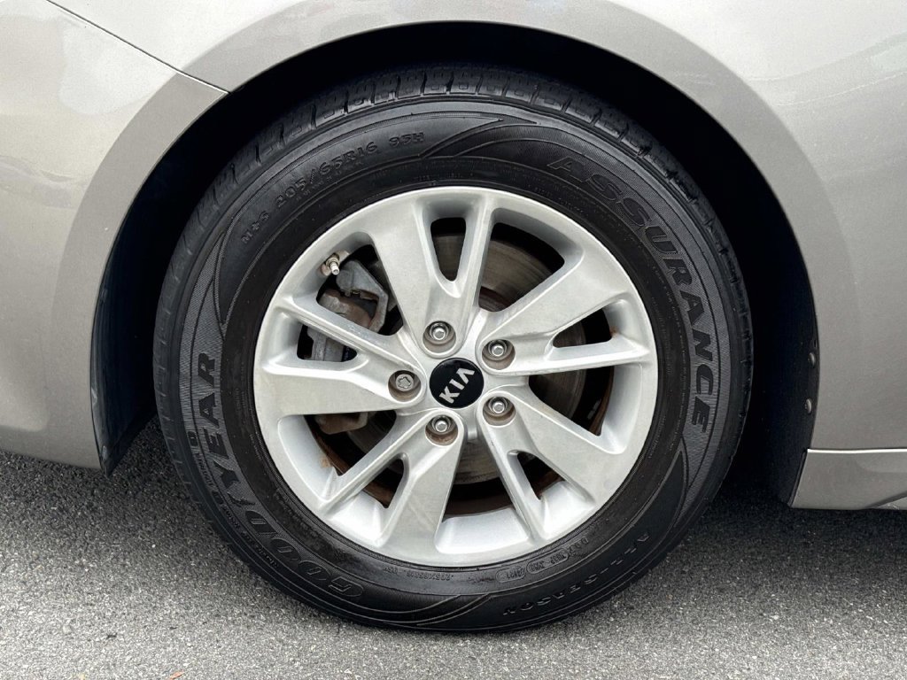 Used 2017 Kia Optima LX FWD image 8