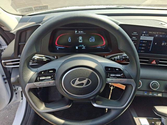 Certified 2025 Hyundai Elantra SE w/ Cargo Package FWD image 15