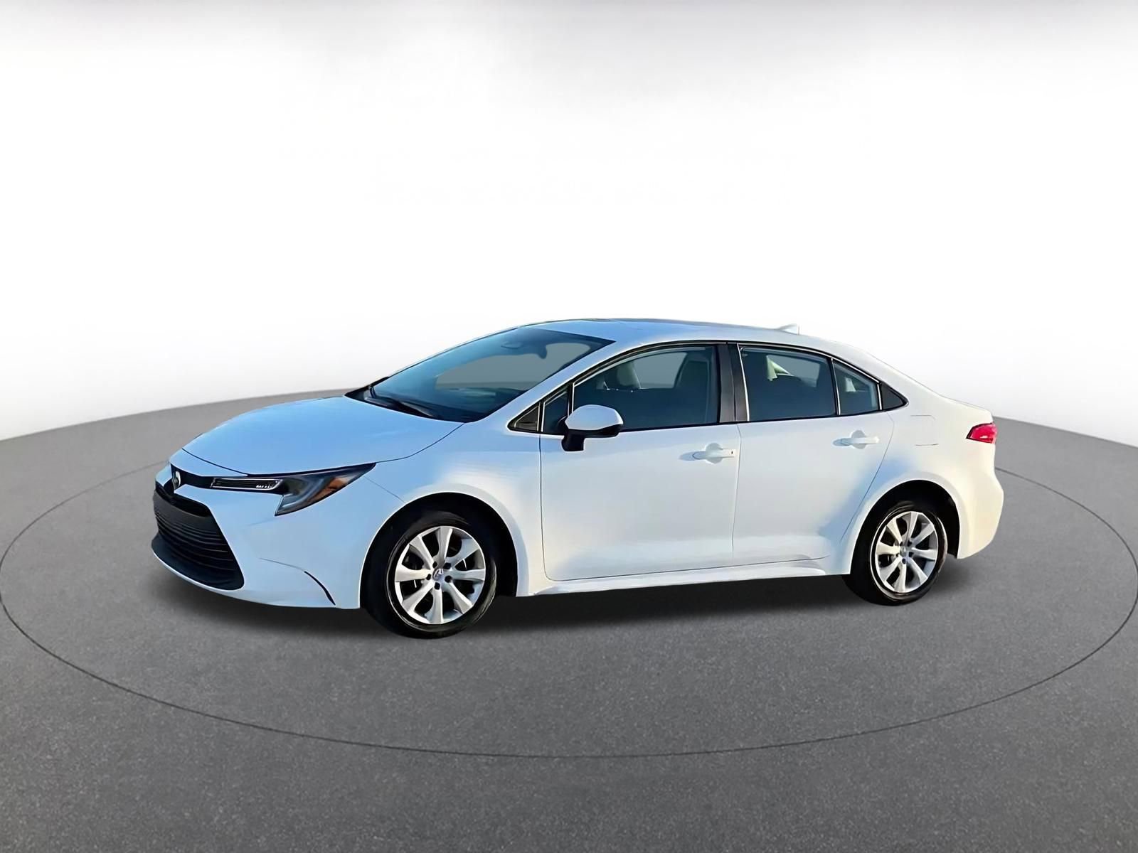 Used 2025 Toyota Corolla LE image 8