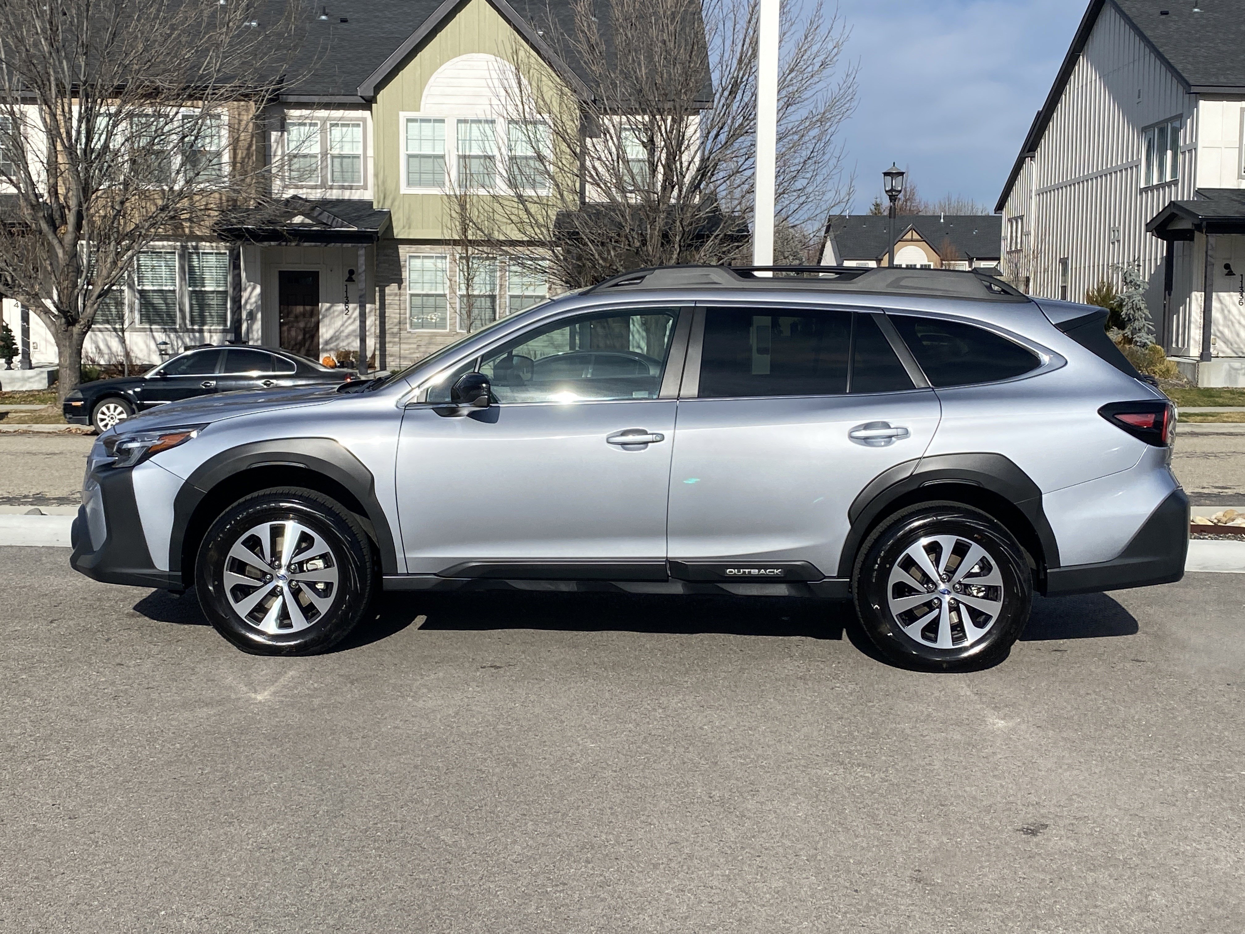 Used 2025 Subaru Outback Premium image 3