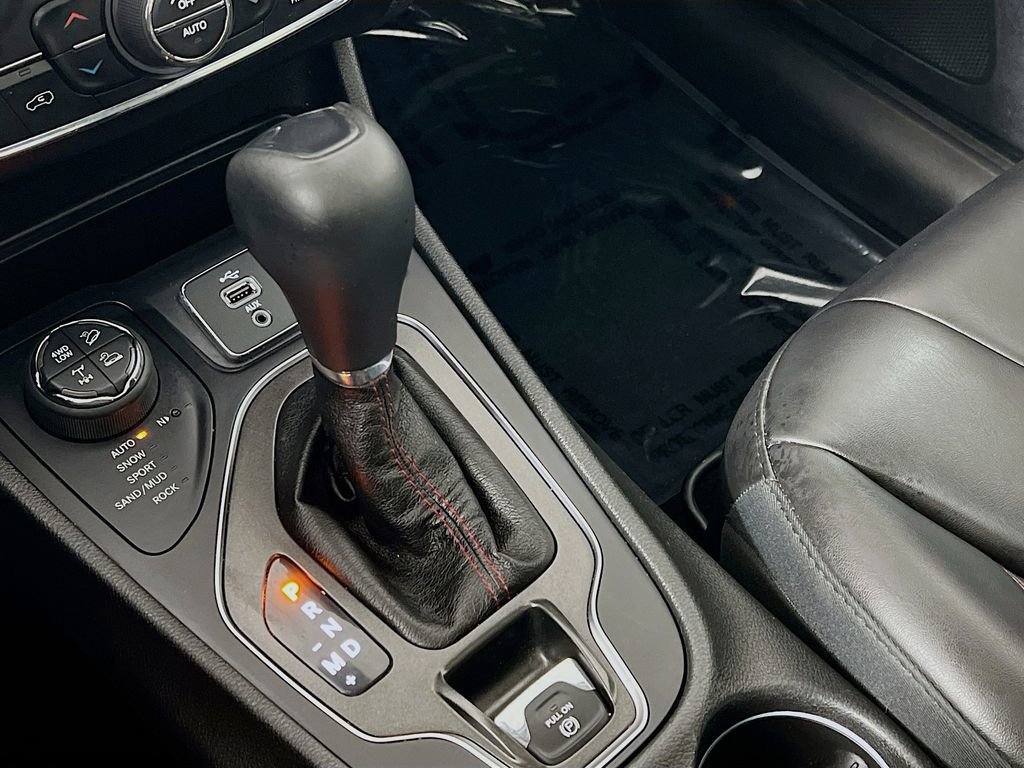 Used 2019 Jeep Cherokee Trailhawk w/ Comfort/Convenience Group image 17