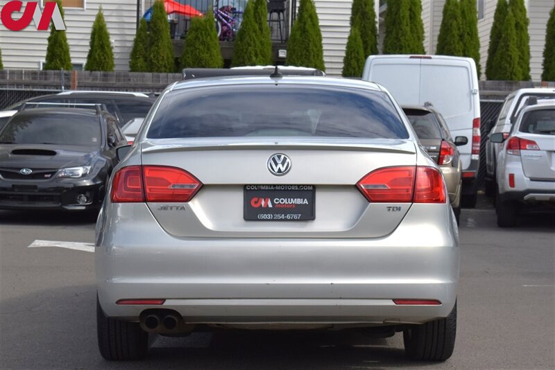 Used 2012 Volkswagen Jetta TDI w/ TDI Appearance Pkg FWD image 4