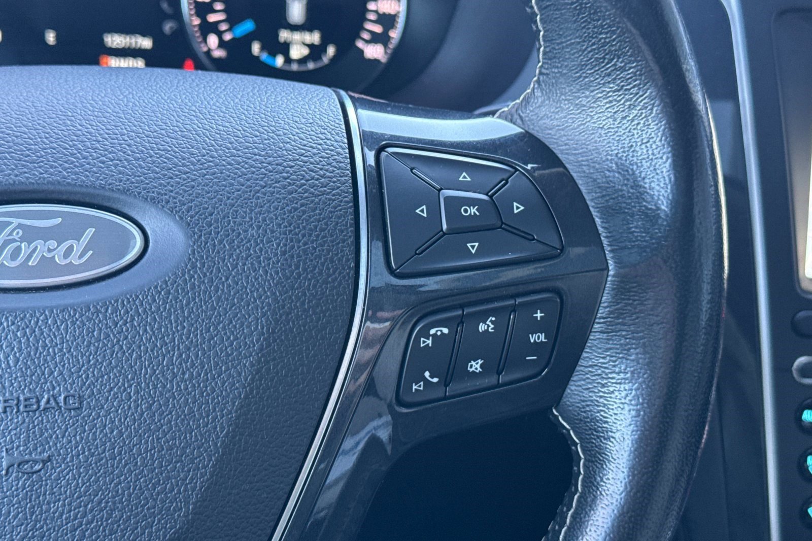 Used 2017 Ford Explorer Platinum image 32