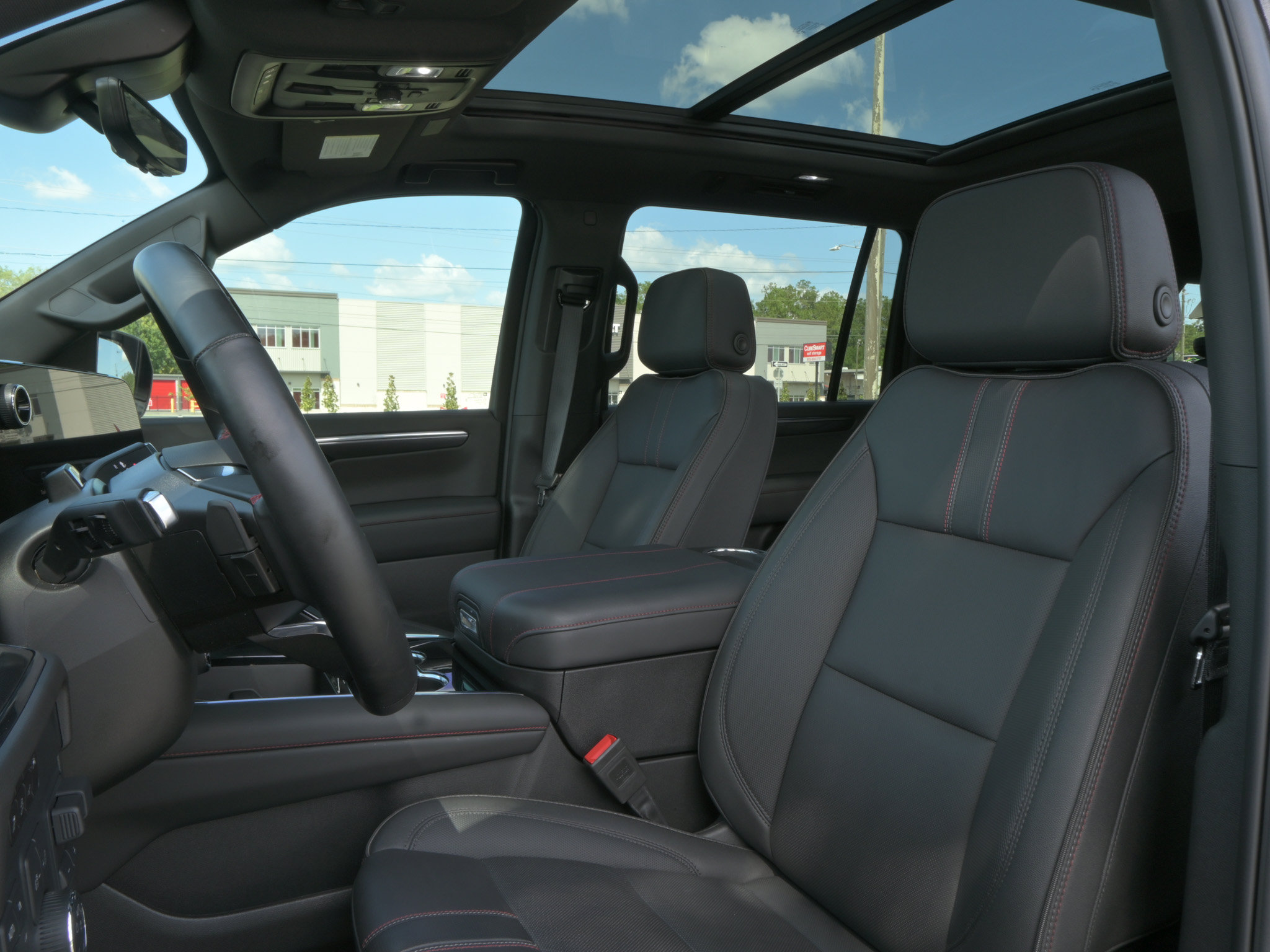 Used 2025 Chevrolet Suburban RST AWD/4WD image 9