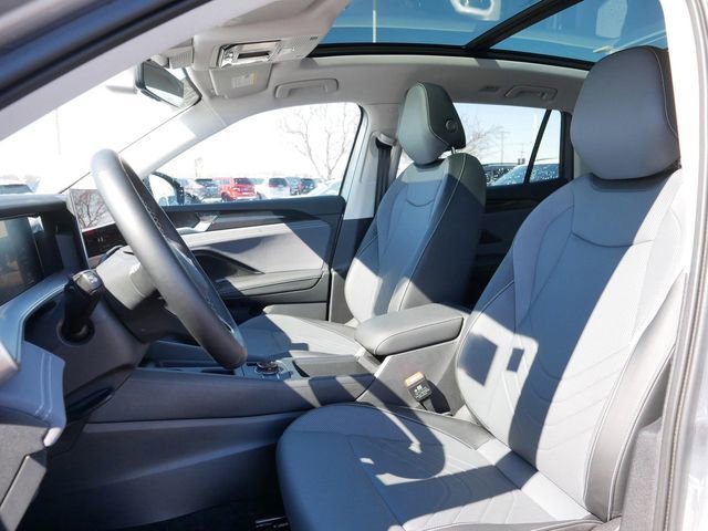 Certified 2025 Volkswagen Tiguan SE image 15