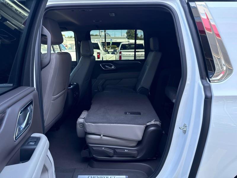 Used 2024 Chevrolet Suburban LT image 40