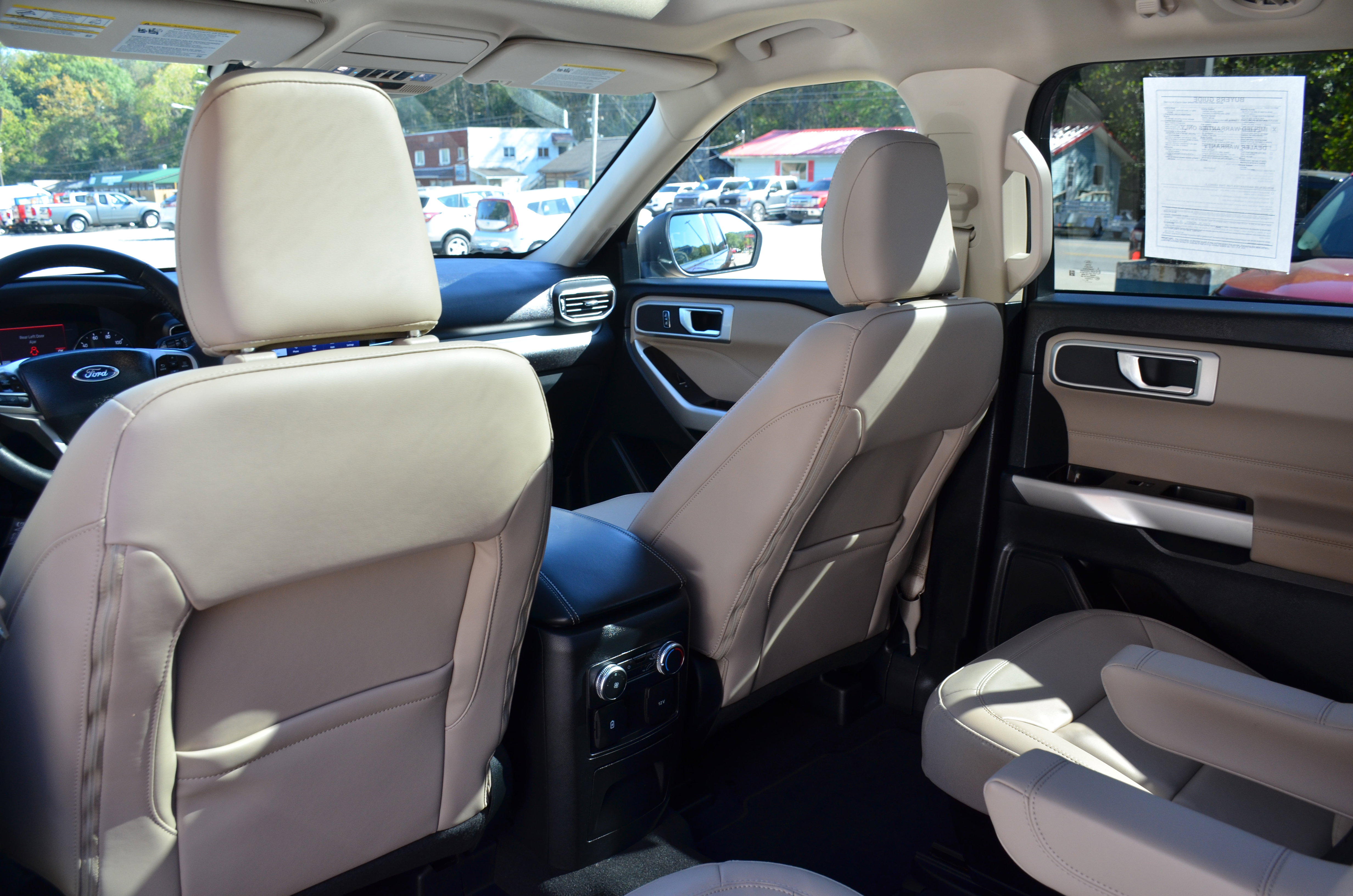 Used 2022 Ford Explorer XLT w/ Equipment Group 202A image 17