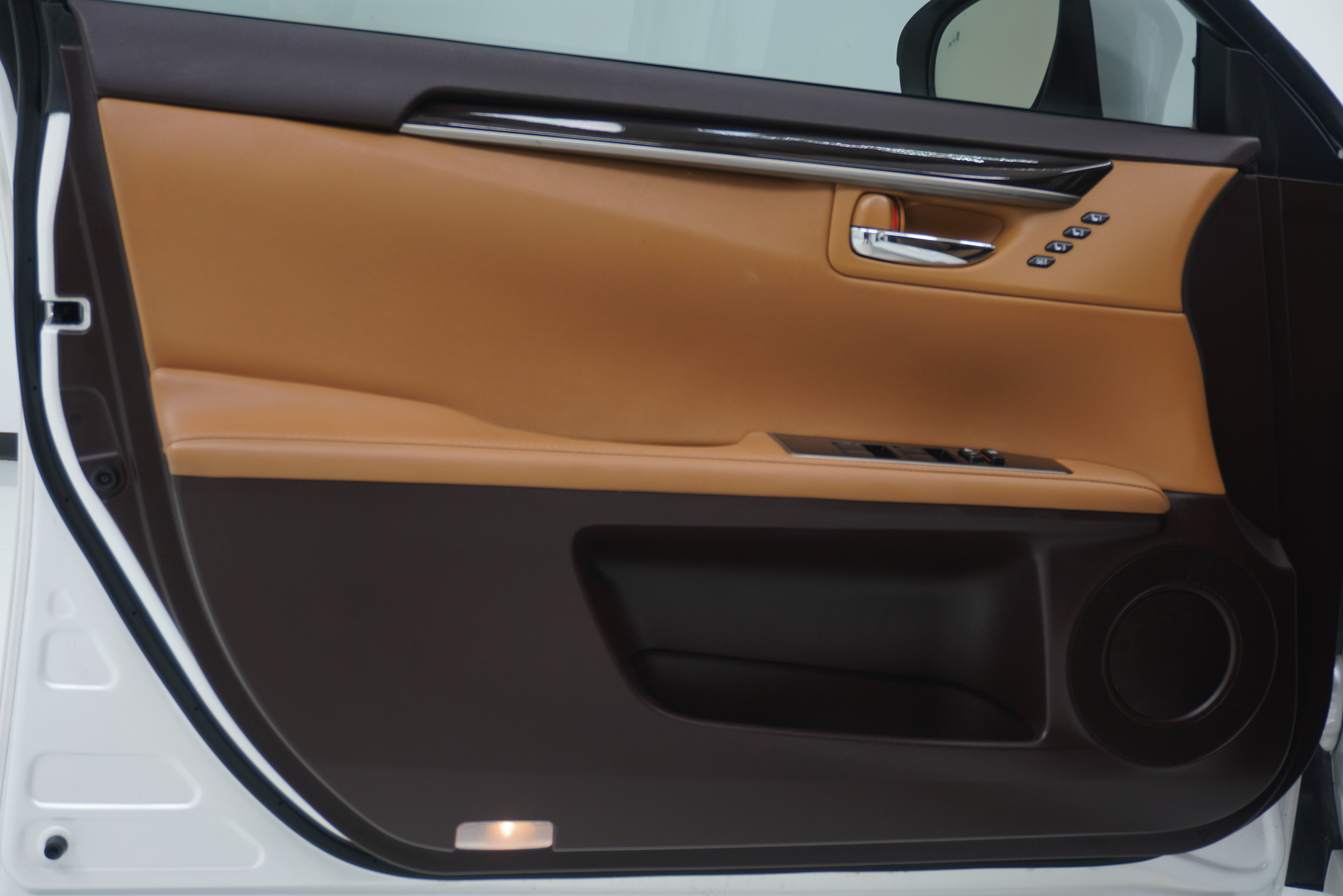 Used 2018 Lexus ES 350 w/ Luxury Package w/Wood Trim FWD image 14