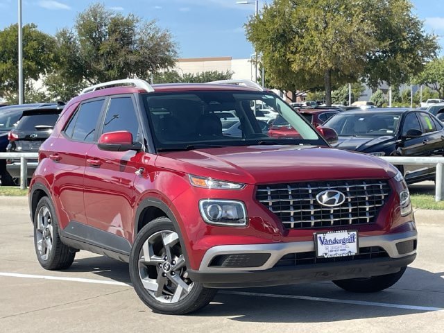 Used 2024 Hyundai Venue SEL FWD image 2