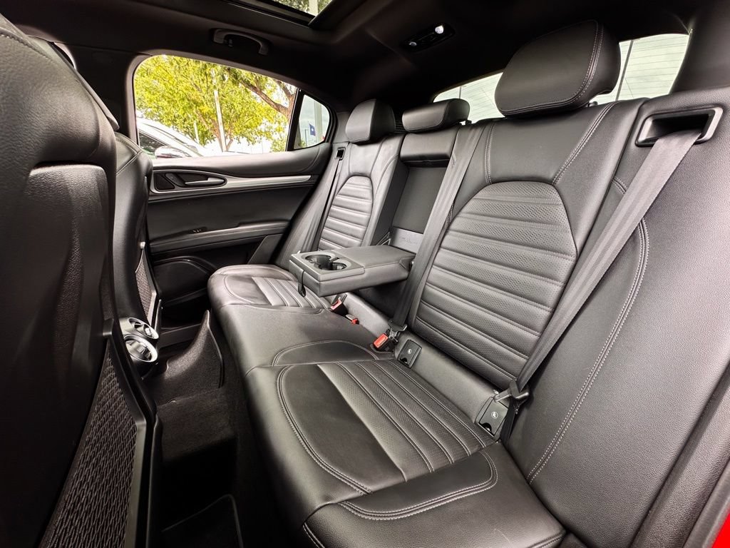 Used 2025 Alfa Romeo Stelvio Sprint AWD/4WD image 22