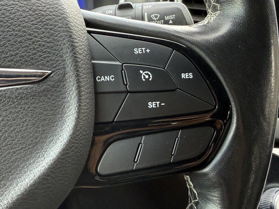 Used 2020 Chrysler Pacifica Touring-L Plus image 26