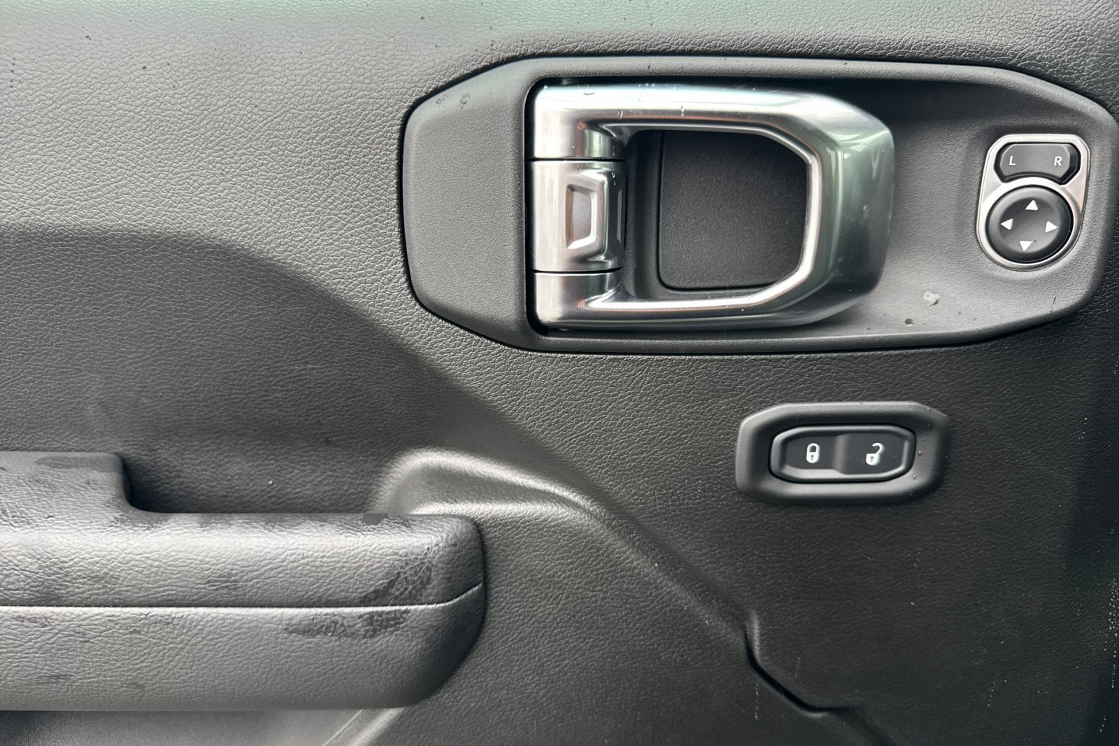 New 2025 Jeep Gladiator Sport image 10