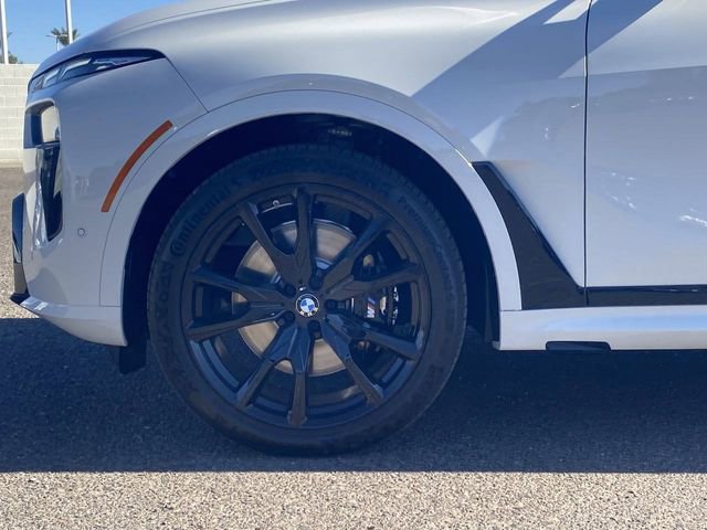 Used 2025 BMW X7 M60i w/ Climate Comfort Package image 10