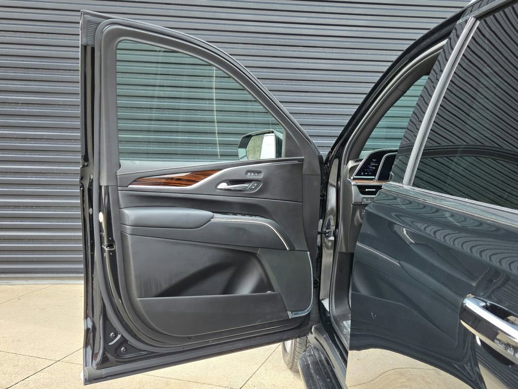 Used 2023 Cadillac Escalade Premium Luxury image 6