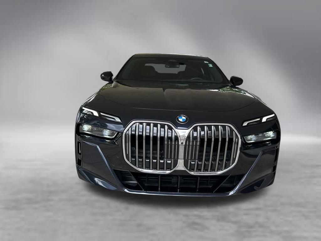 Used 2025 BMW 740i xDrive AWD/4WD image 9