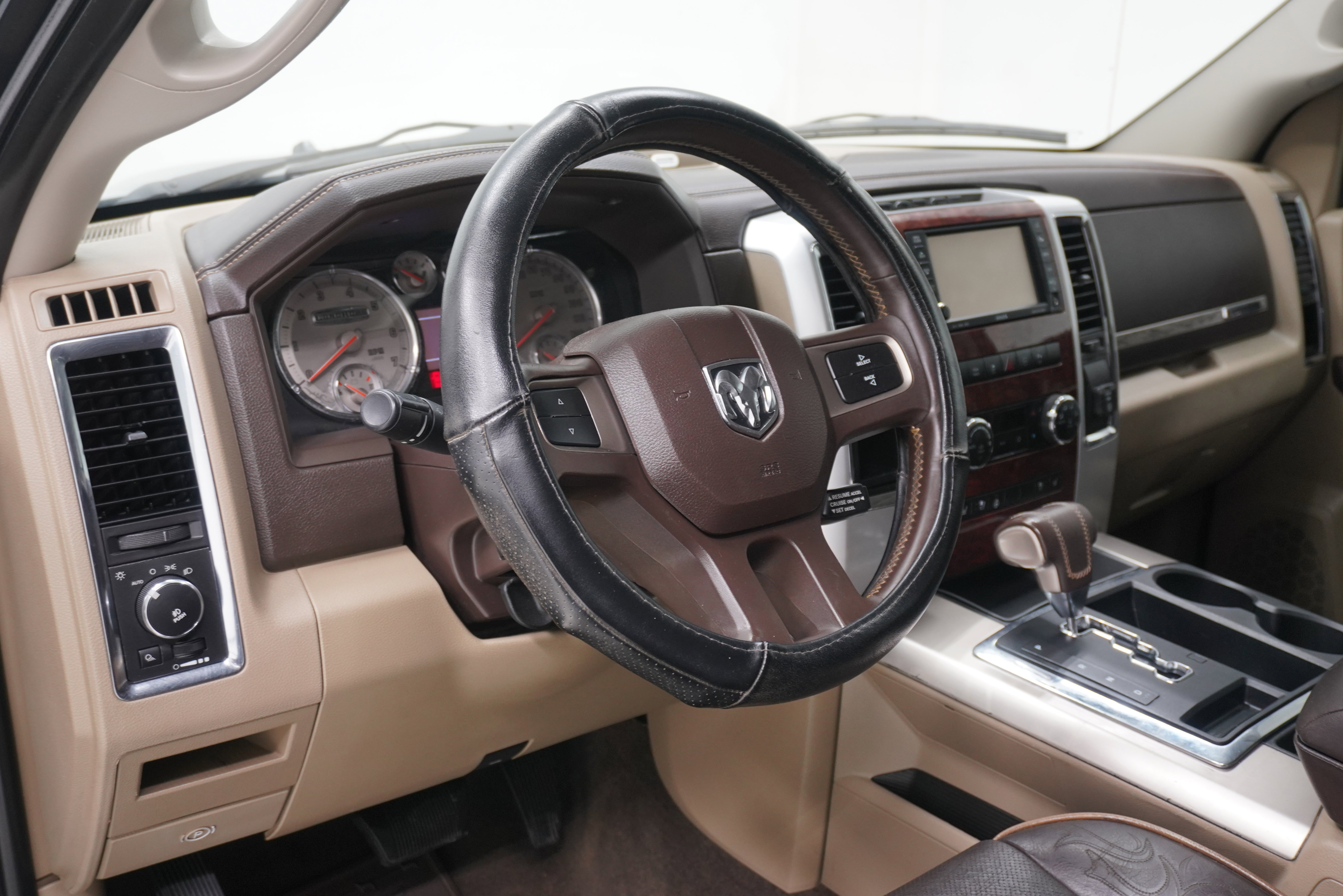 Used 2011 RAM 1500 Laramie Longhorn RWD image 11