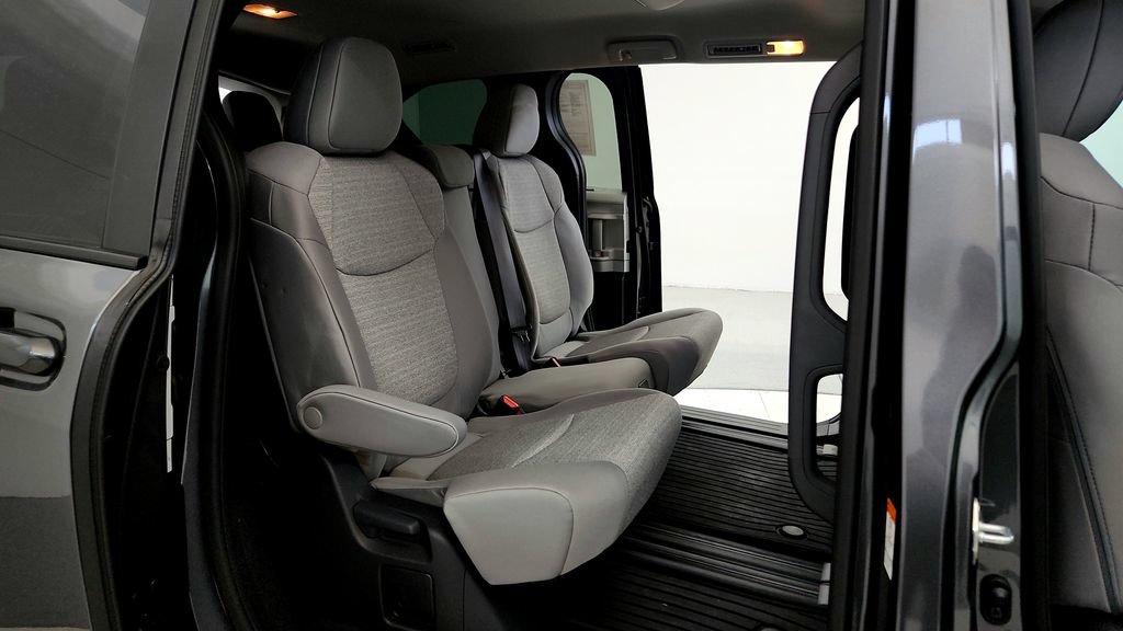 Certified 2025 Toyota Sienna LE AWD/4WD image 19
