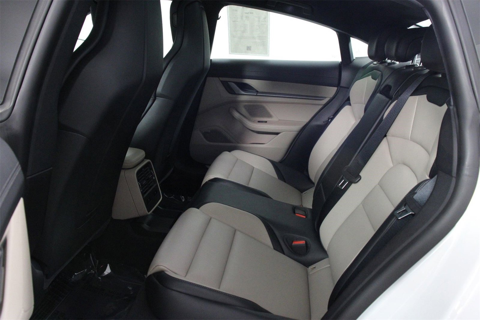 Used 2025 Porsche Taycan image 31