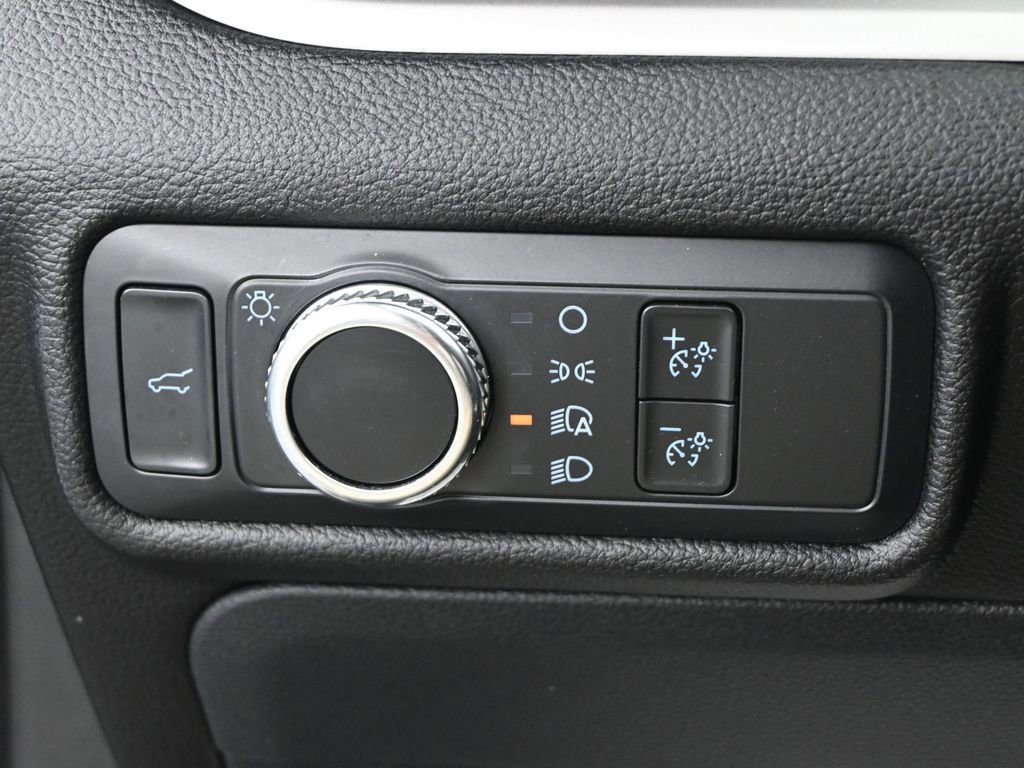 Used 2022 Ford Explorer XLT image 13