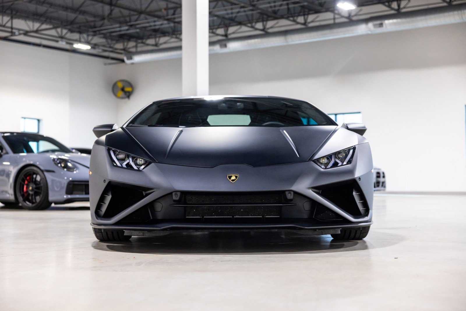 Used 2022 Lamborghini Huracan EVO image 2