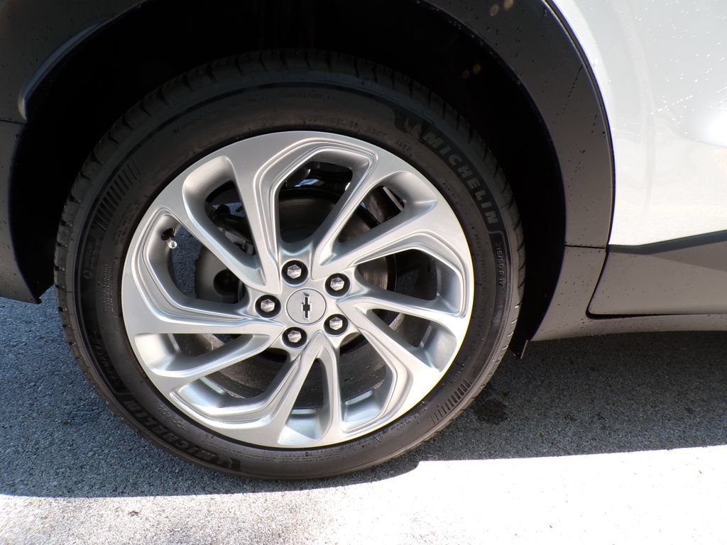 New 2027 Chevrolet Bolt RS FWD image 19