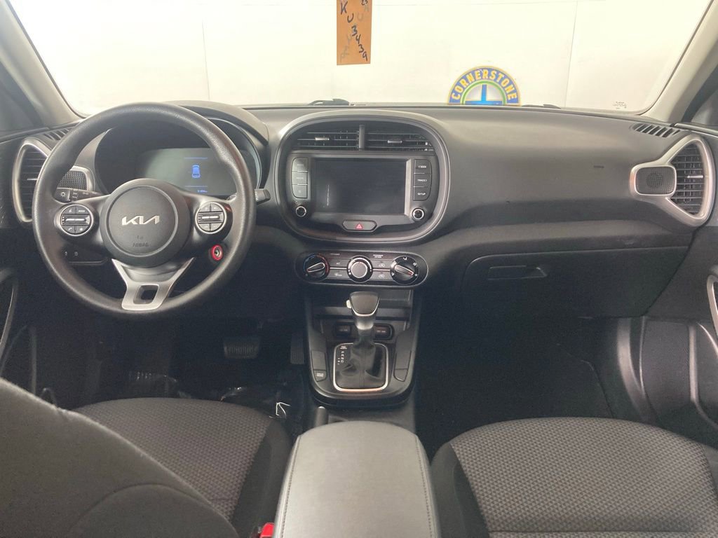 Certified 2025 Kia Soul LX w/ LX Technology Package FWD image 7